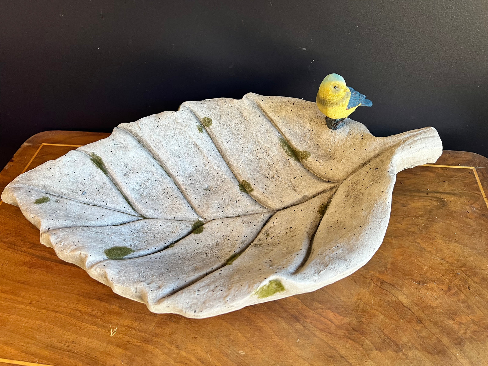  Leaf with Bird -Birdfeeder