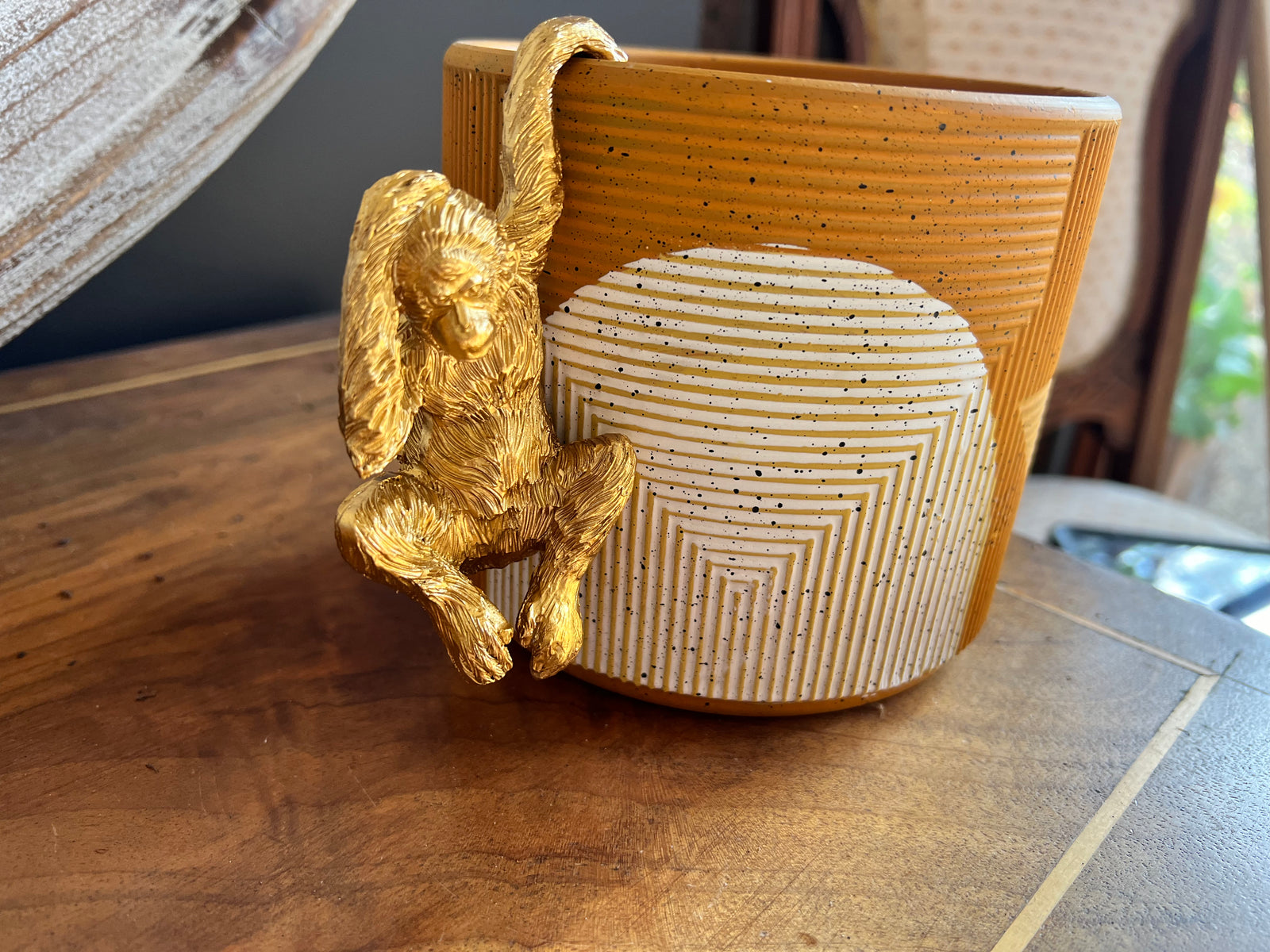  Luis Orangutan Pot Hanger - Gold