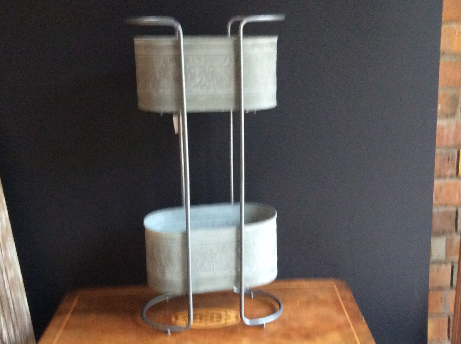  Oval Dragonfly planters on stand