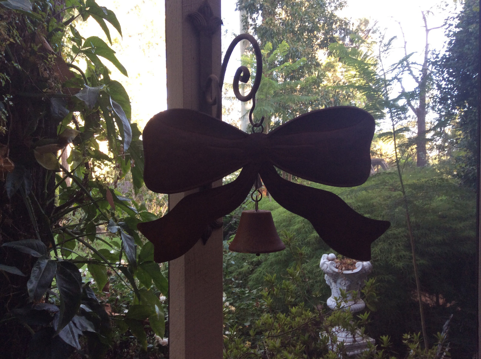  Rust Metal large Bow with bell