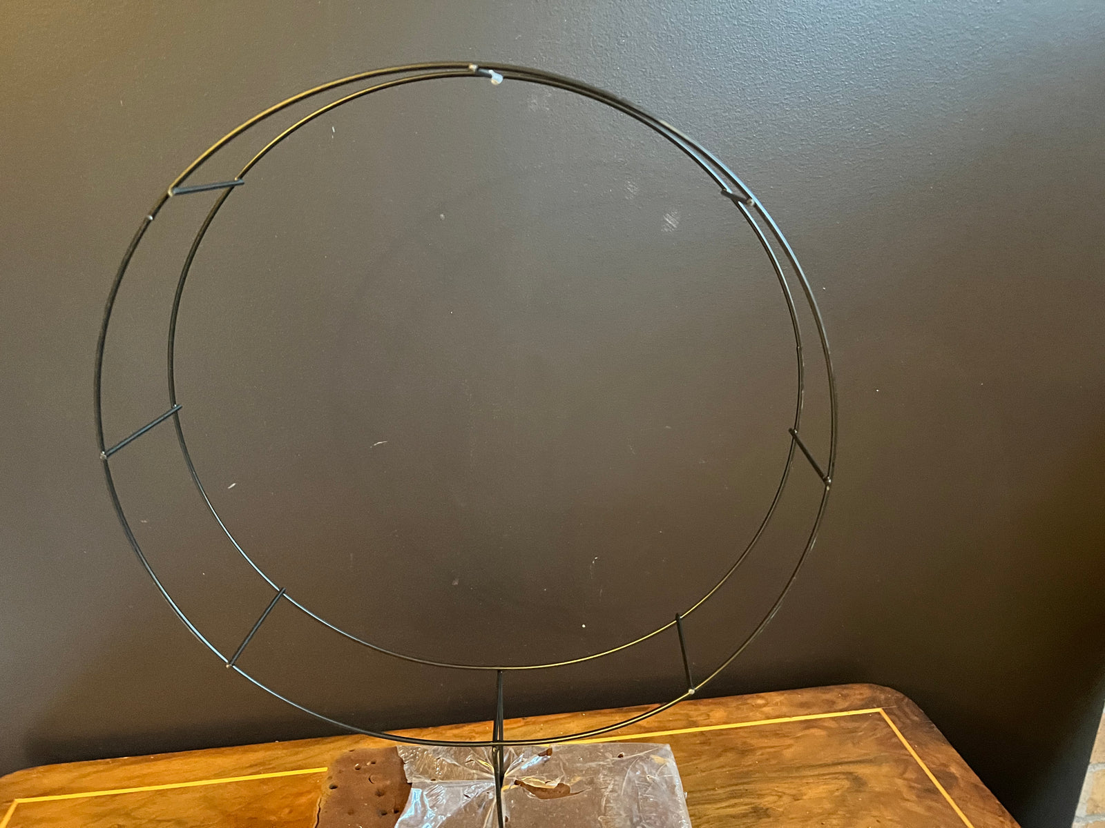  Topiary Frame - Black Round