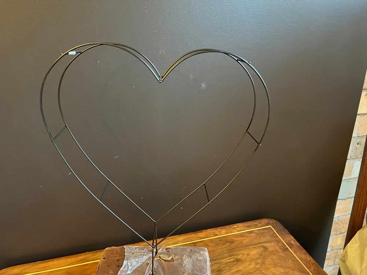  Topiary Frame - Black Heart
