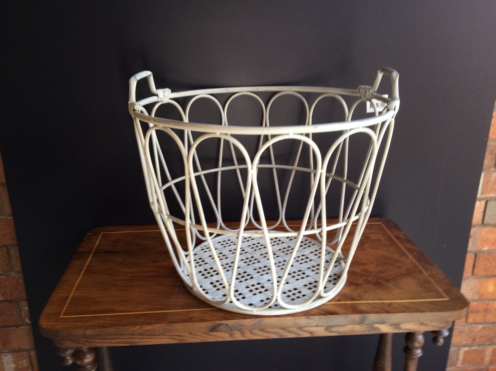  Set of 2 Nested Large Metal Baskets w/teardrop
