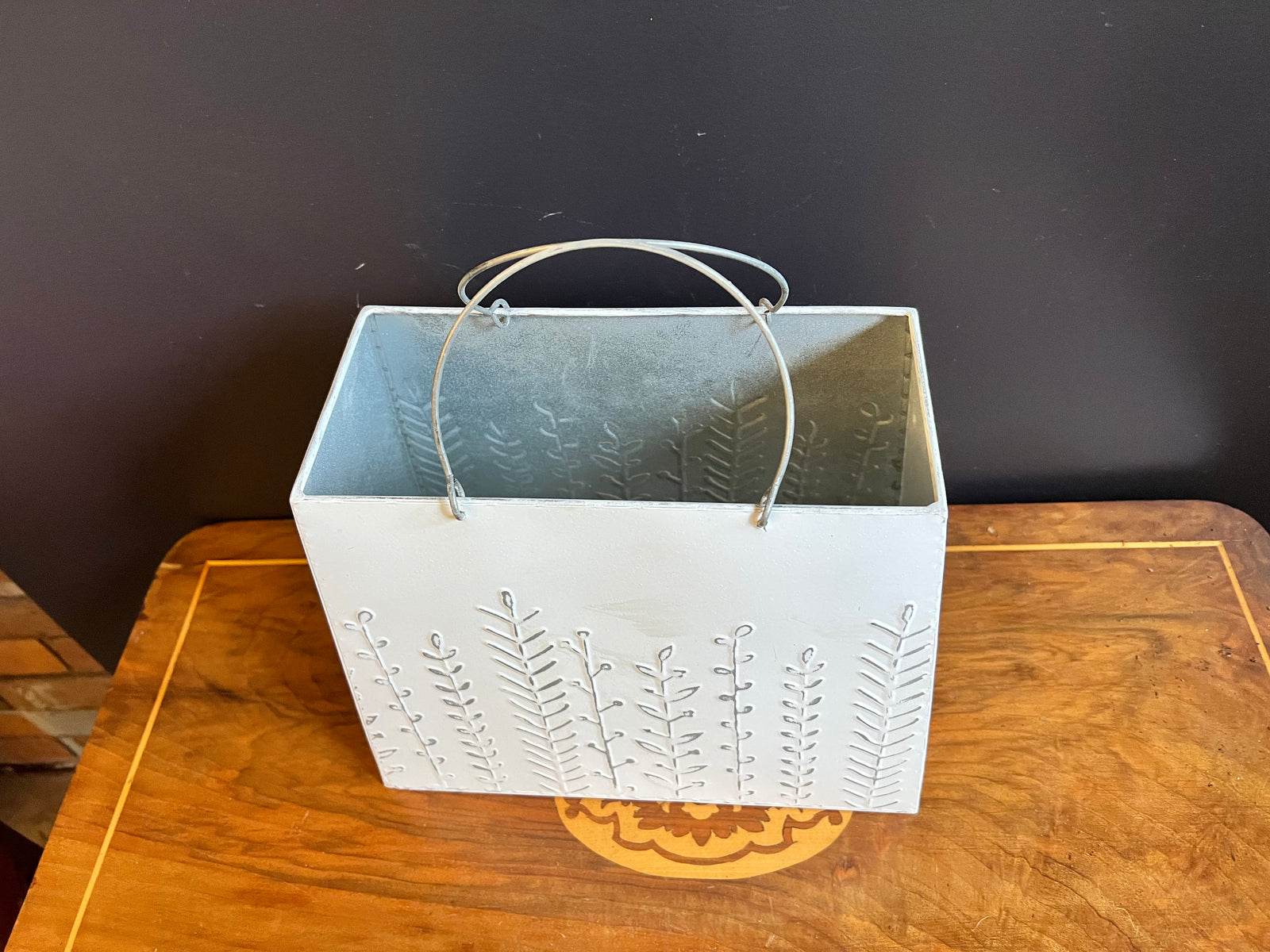  White Distressed Handbag Planter