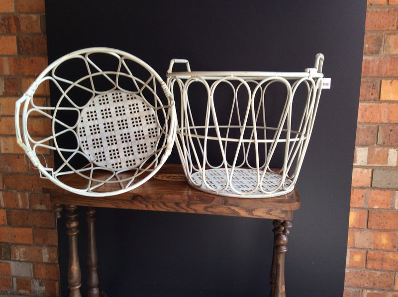  Set of 2 Nested Large Metal Baskets w/teardrop